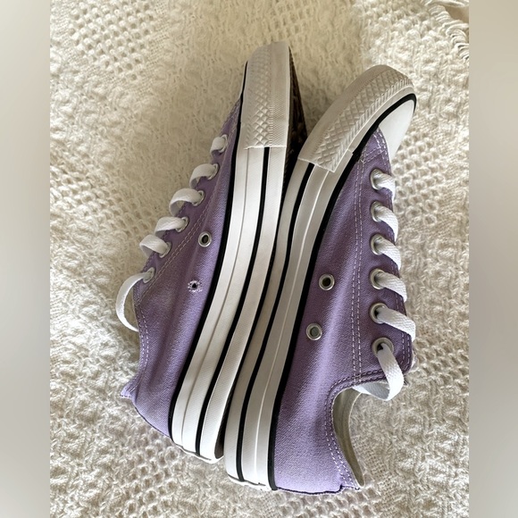 Converse - Picture 3 of 8